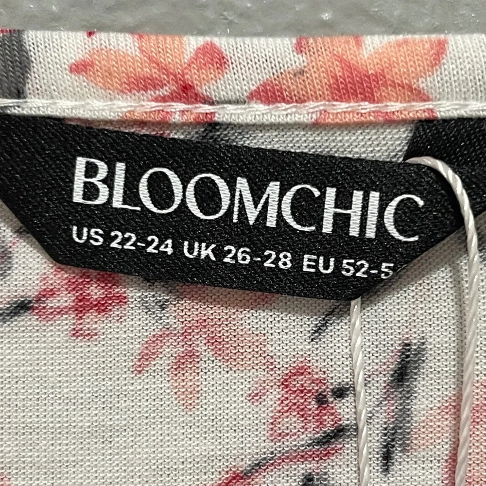 Bloomchic Woomen's 22/24 V-Neck T-Shirt with Lace Details White with Pink Floral - Picture 3 of 16